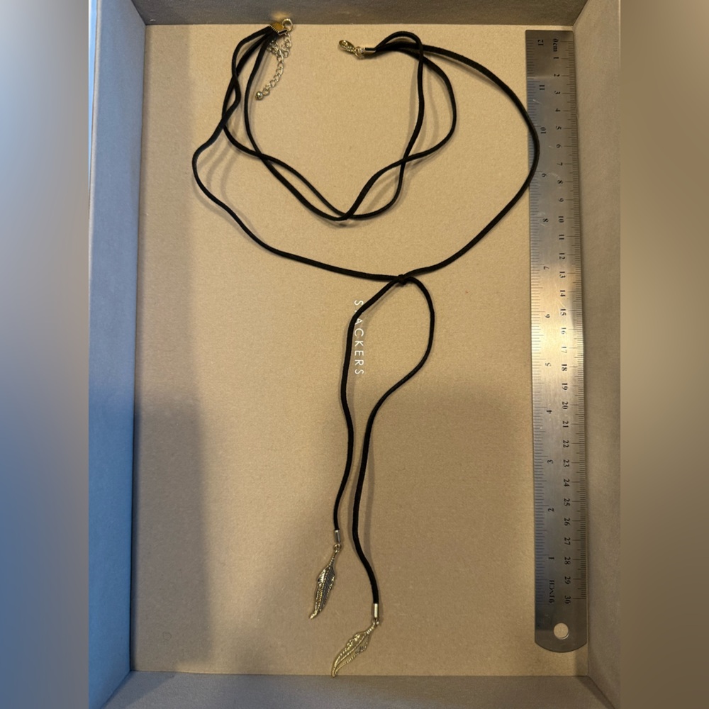 Leather string feather necklace